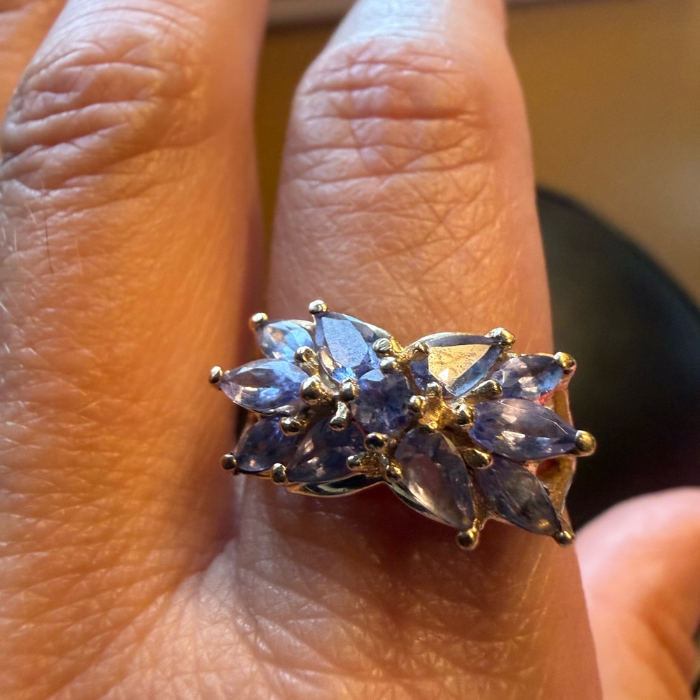 Elegant Tanzanite Gemstone 14K Gold Ring